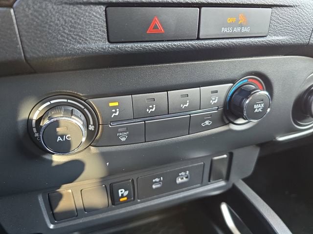 2022 Nissan Frontier SV