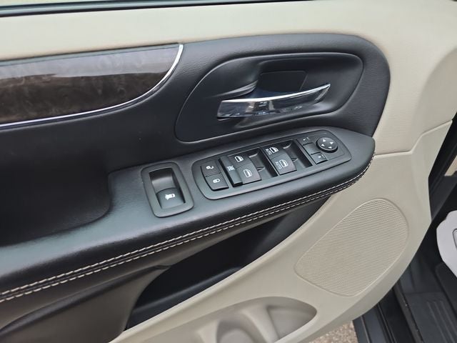 2014 Chrysler Town & Country Touring
