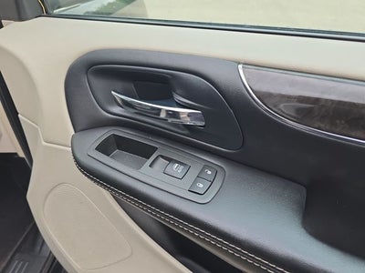 2014 Chrysler Town & Country Touring
