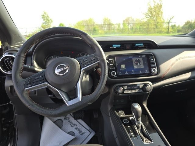 2023 Nissan Kicks SR