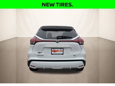 2023 Nissan Kicks SR