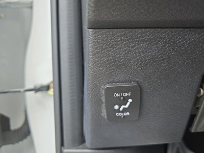 2022 Nissan Kicks SR