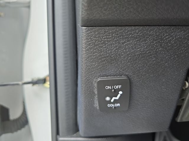 2022 Nissan Kicks SR