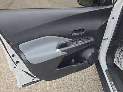 2022 Nissan Kicks SR