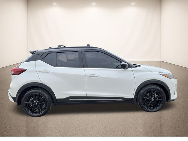 2022 Nissan Kicks SR