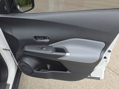 2022 Nissan Kicks SR