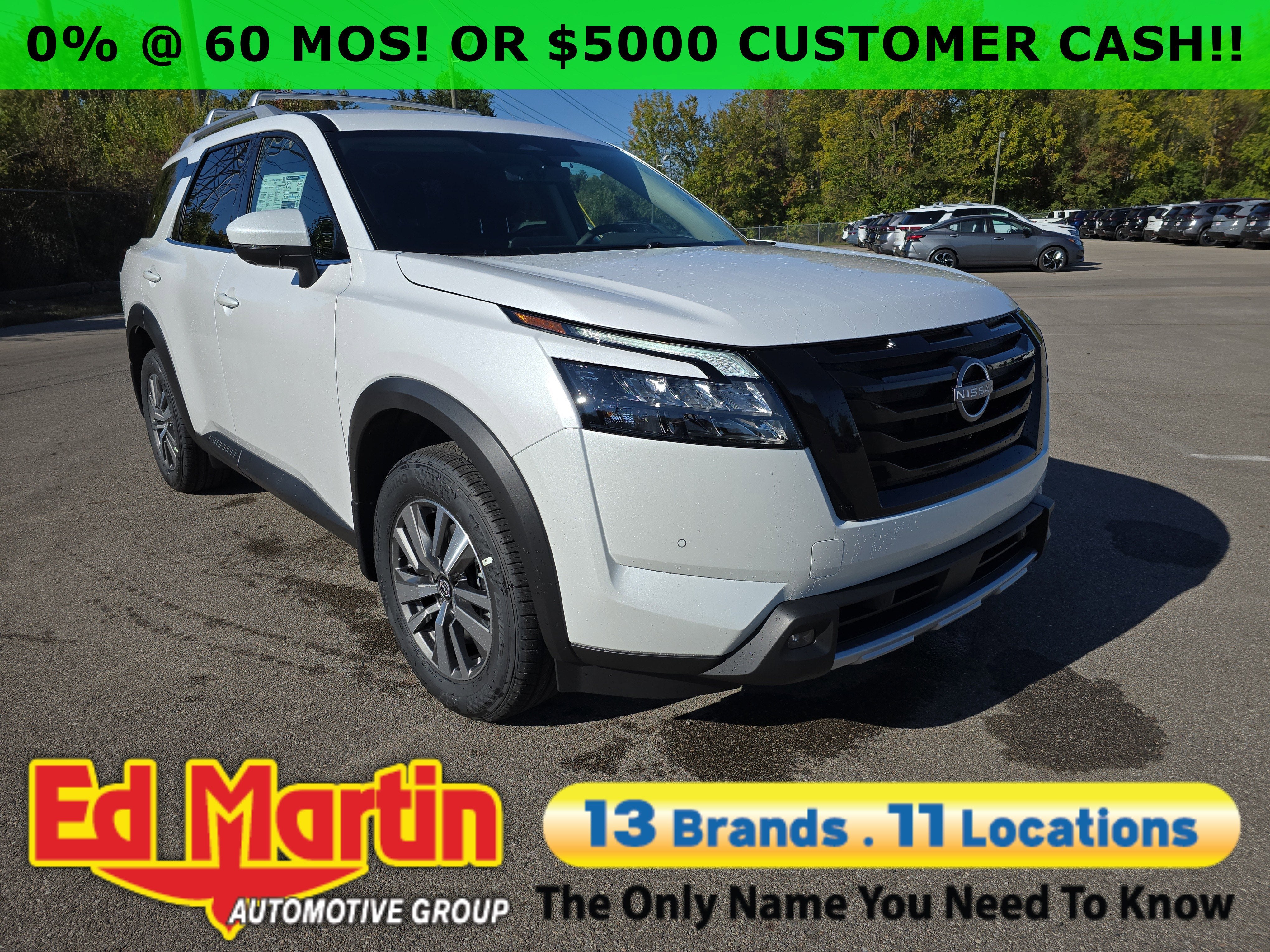 2025 Nissan Pathfinder SL