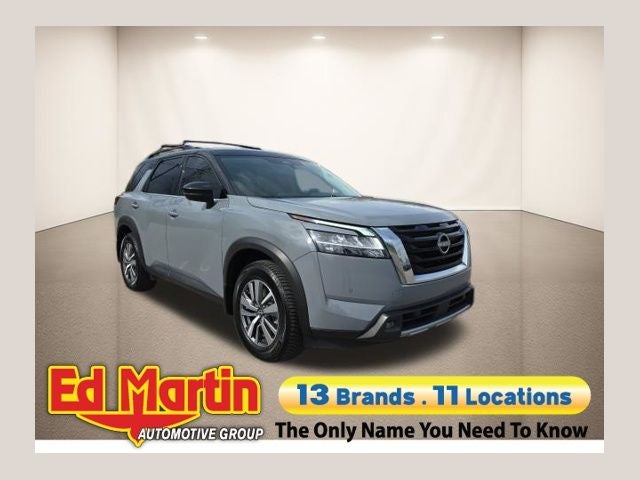 2022 Nissan Pathfinder SL