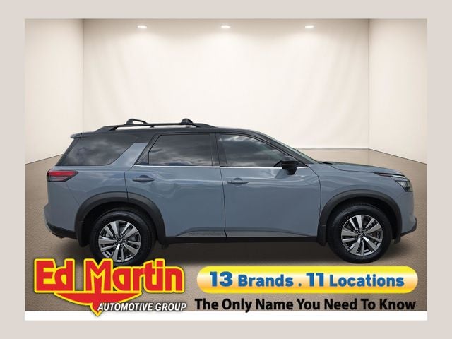 2022 Nissan Pathfinder SL 4WD's photo