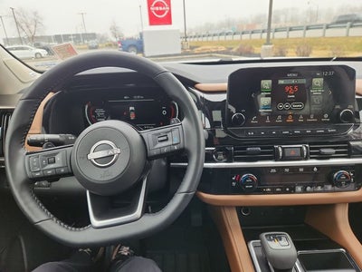 2025 Nissan Pathfinder Platinum