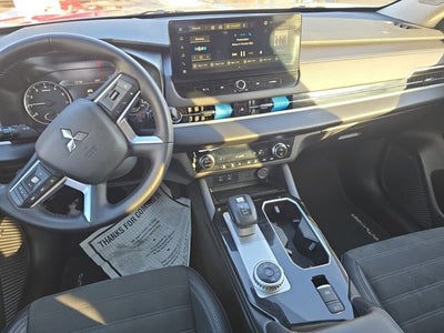 2025 Mitsubishi Outlander SE