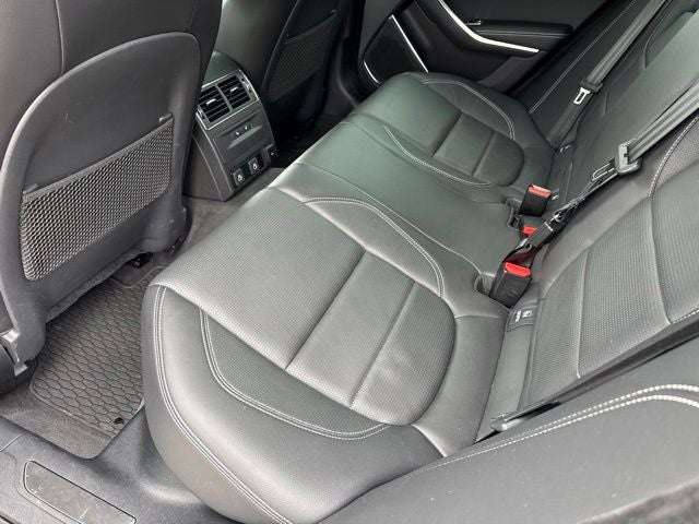 2024 Jaguar XF R-Dynamic SE