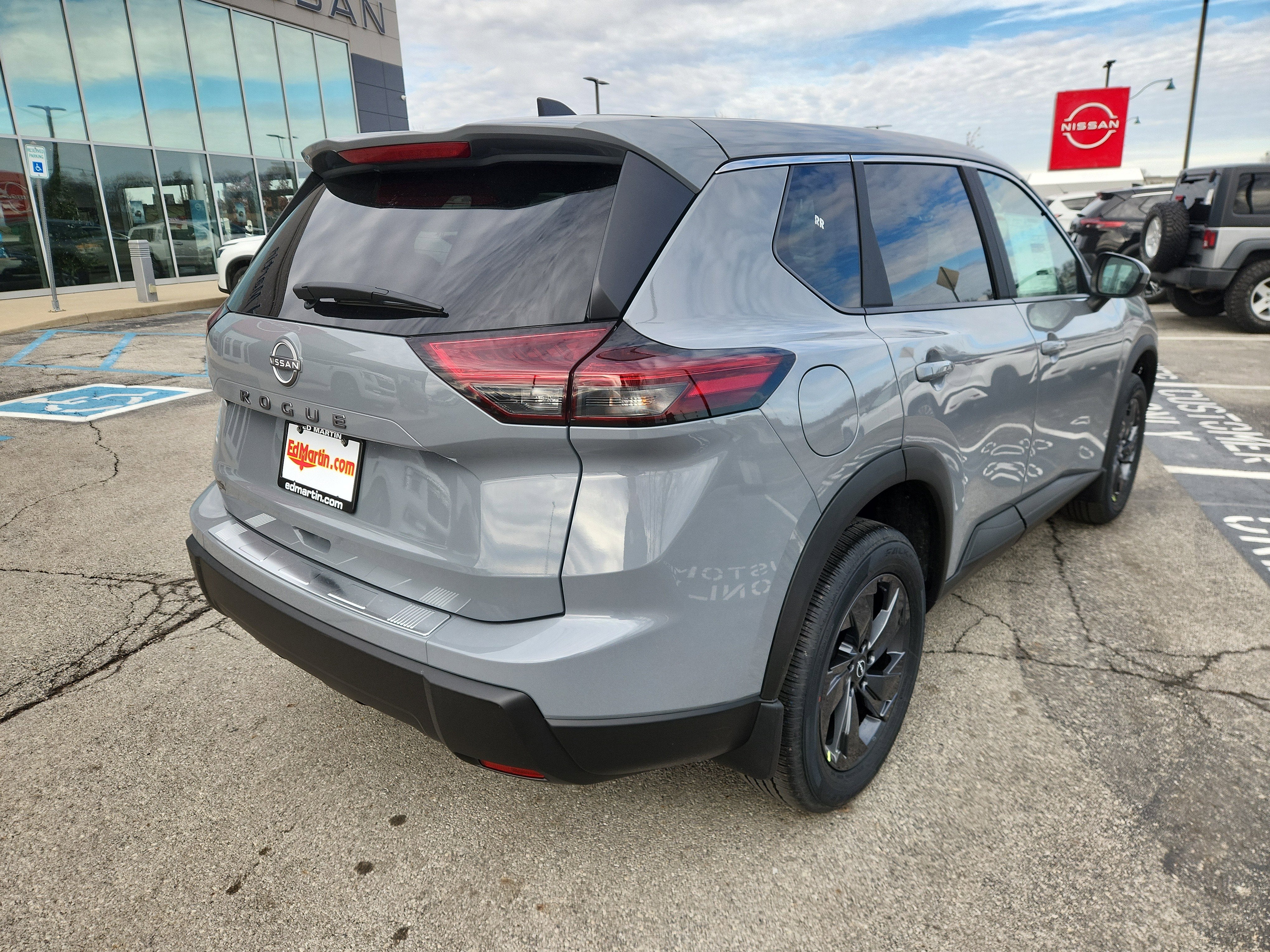 2026 Nissan Rogue SV