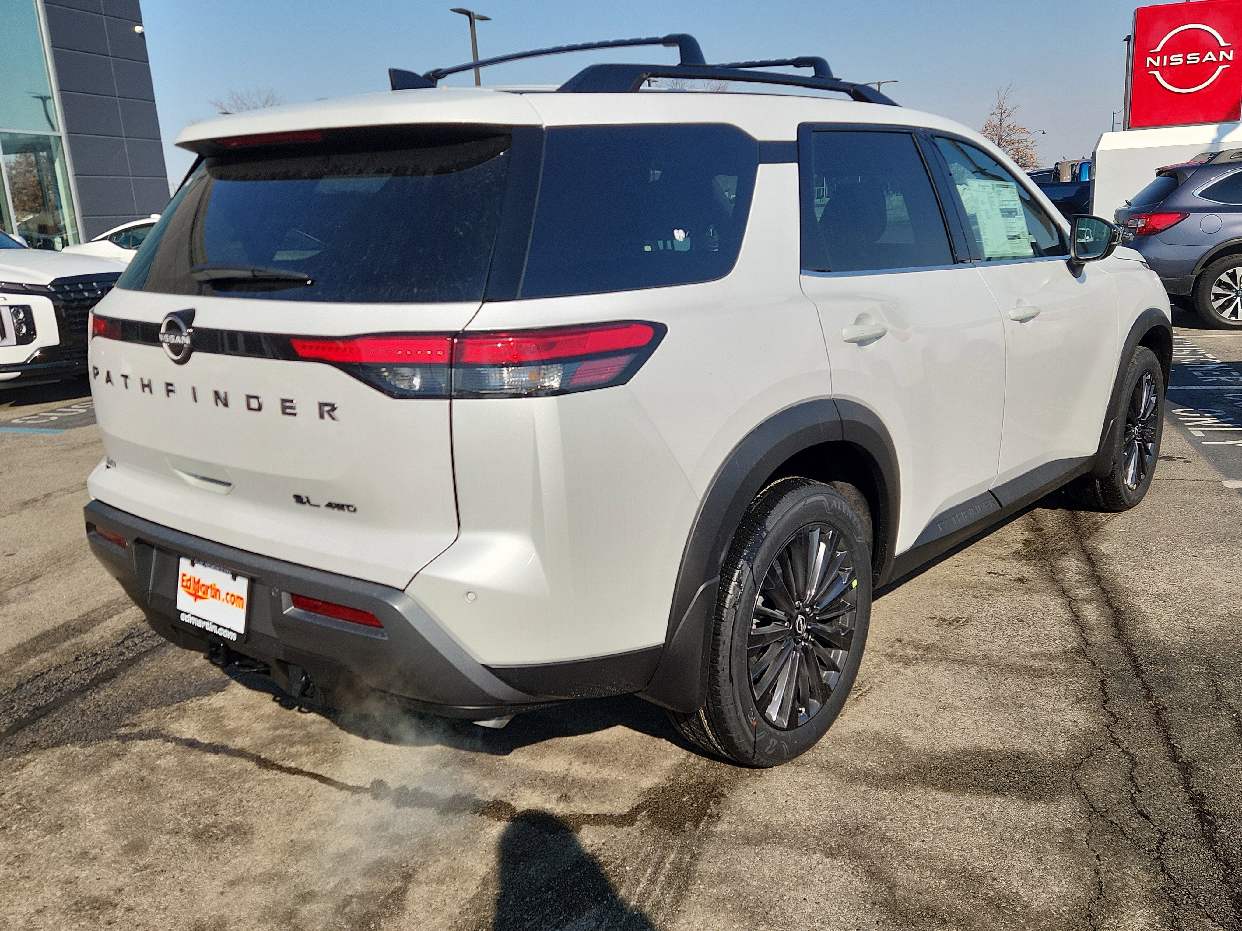 2026 Nissan Pathfinder SL