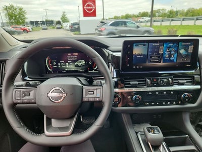 2026 Nissan Pathfinder SL