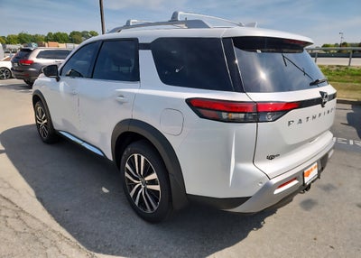 2025 Nissan Pathfinder Platinum