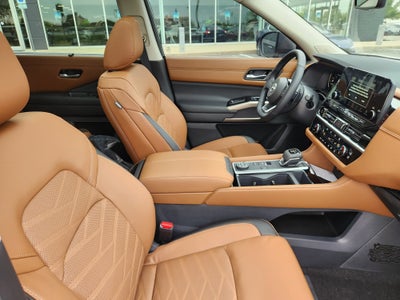 2025 Nissan Pathfinder Platinum