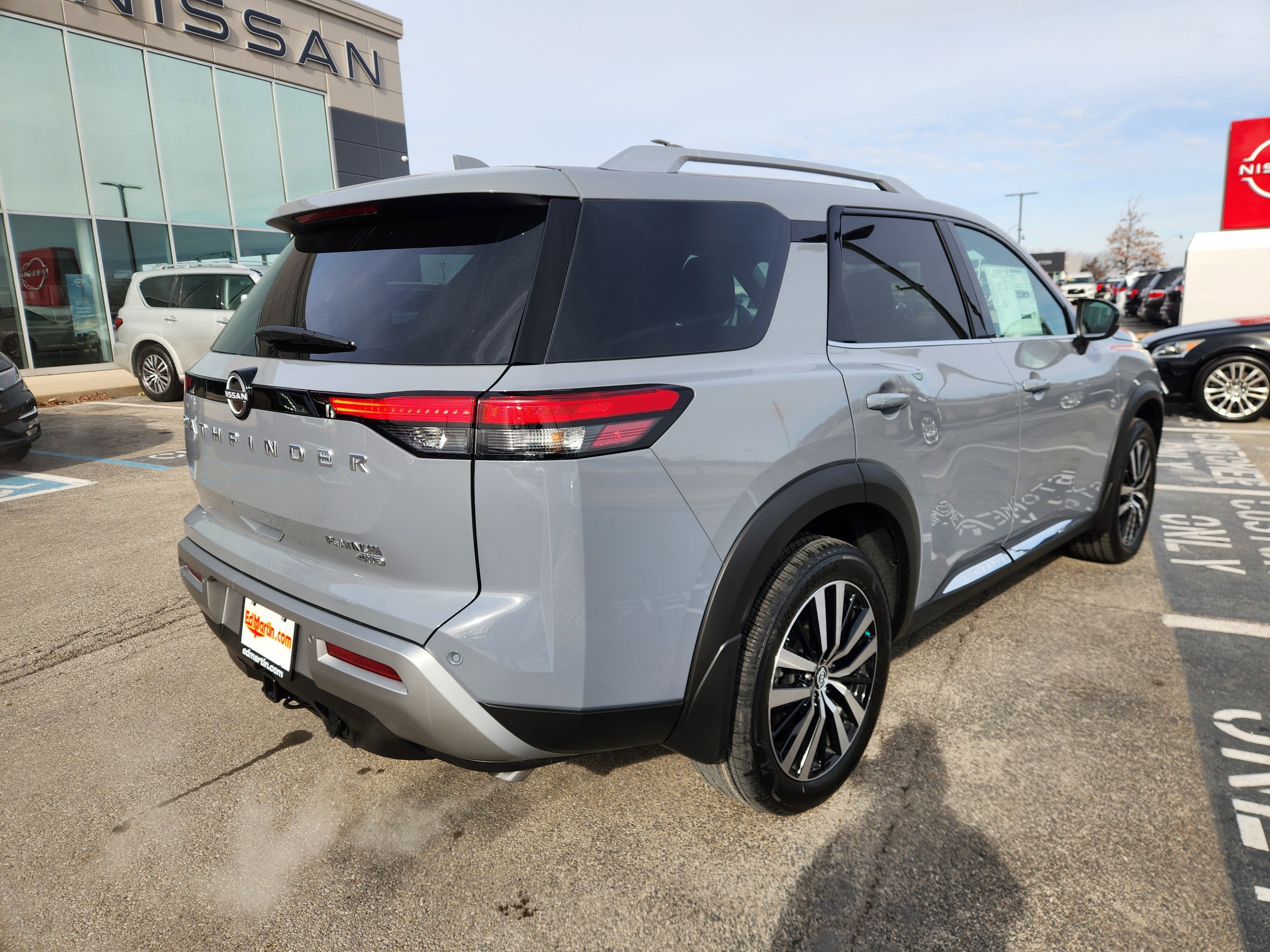 2025 Nissan Pathfinder Platinum